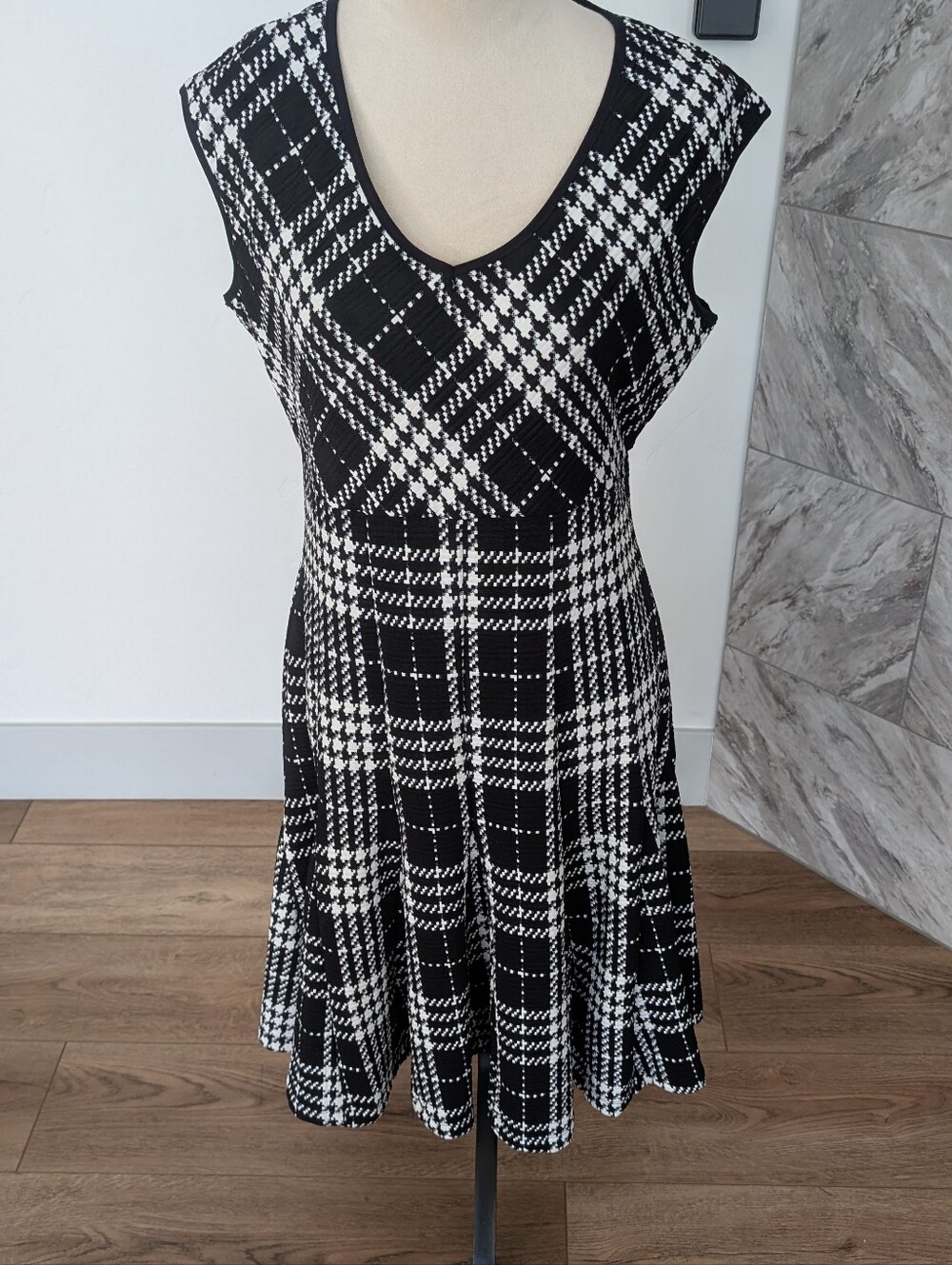 Taylor Black and White Plaid Sleeveless Fit-and-Flare Dress
